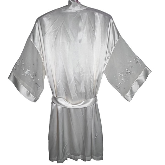 Valerie Stevens White Satin Kimono Sleeves Short Robe Size S Lace Trim Silky - Picture 2 of 14